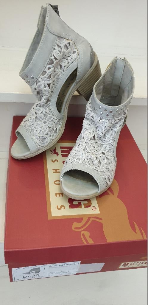 Mustang macramé uitgesneden schoenen - Maat 36, Zo goed als nieuw, Mustang, Grijs, Sandalen of Muiltjes