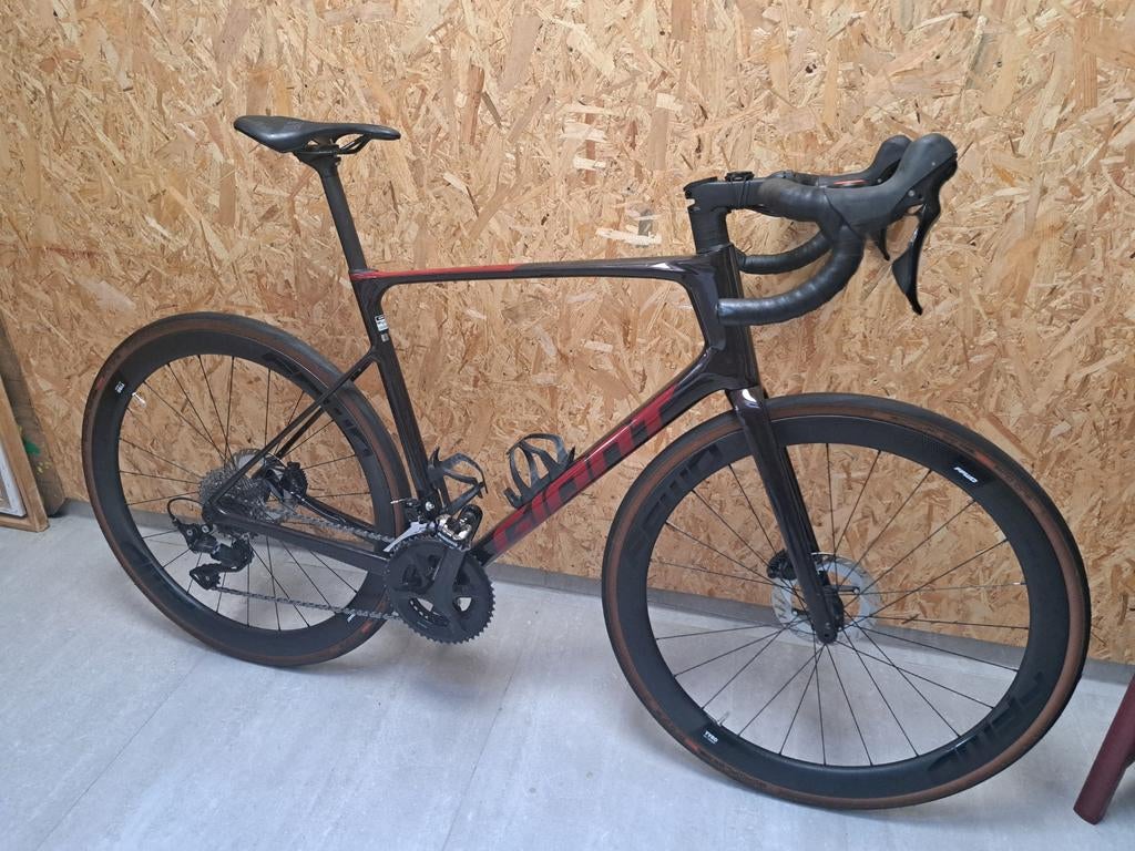Koersfiets Giant Defy advanced 2 met carbon velgen, Vélos & Vélomoteurs, Enlèvement, Carbone, Giant