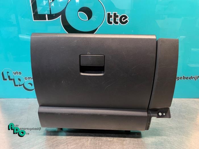 Dashboardkastje van een Mazda 5 (5 05-), Gebruikt, -, -, Ophalen of Verzenden