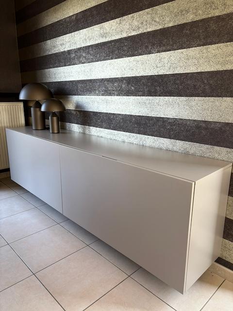 Buffet Design Coplanaire XXL – Laqué Mat (L 240cm), Ophalen, Kunststof, Meerdere deuren, Zo goed als nieuw