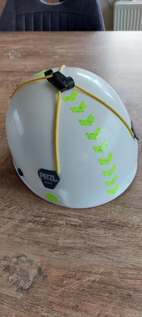 Petzl klim speleologie helm, Ophalen