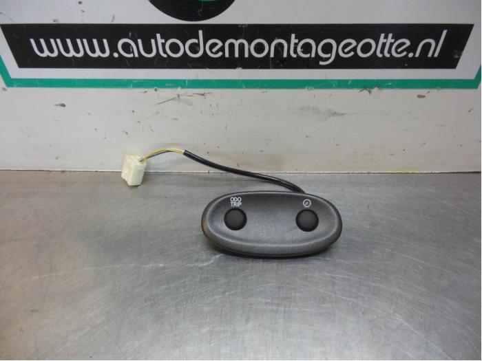 Schakelaar van een Toyota Yaris Verso (Yaris Verso 00-), Gebruikt, -, -, Ophalen of Verzenden