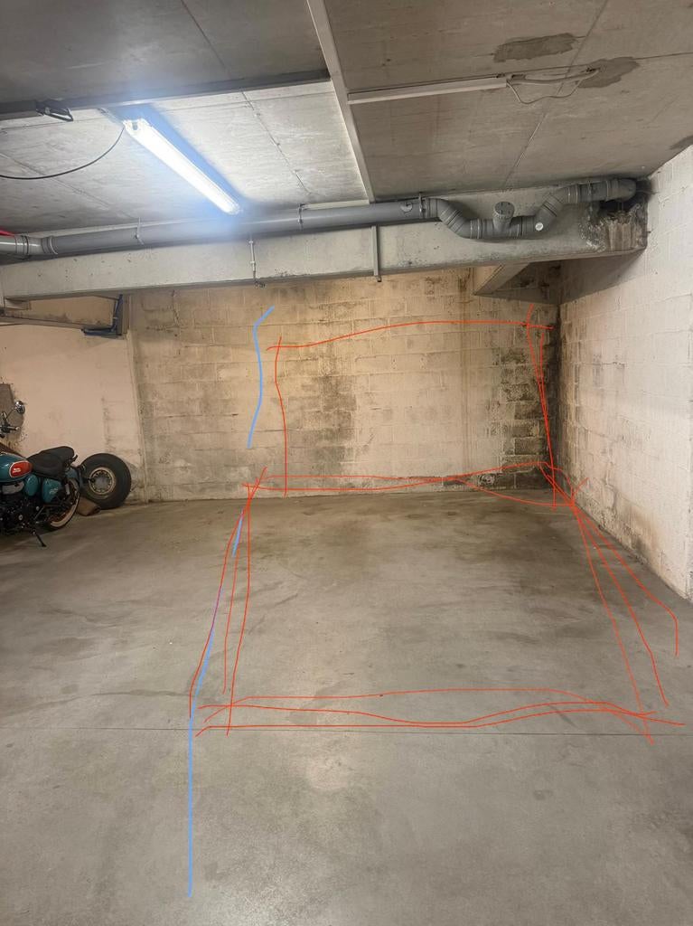 Place de parking fermé à Uccle 150 euros
