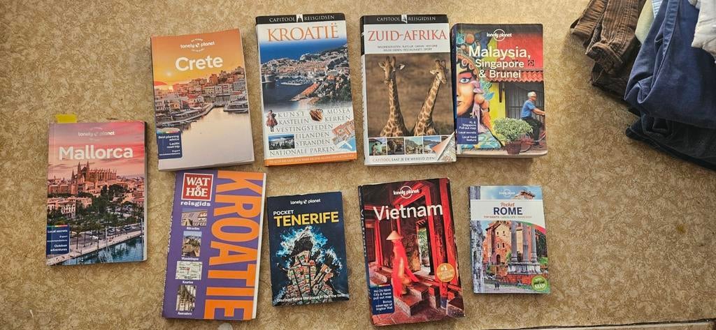 Set reisgidsen lonely planet en capitool, Boeken, Ophalen