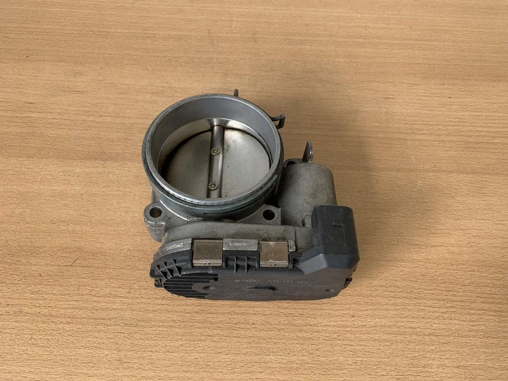 gasklephuis passat 4.0 W8 / audi A8 6.0 W12 07D133062, Auto-onderdelen, Brandstofsystemen, Audi, Volkswagen, Gebruikt, Ophalen of Verzenden