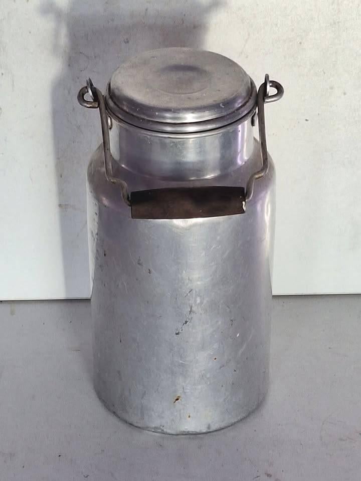 Jolie ancienne cruche à lait en aluminium, Antiquités & Art, Enlèvement ou Envoi