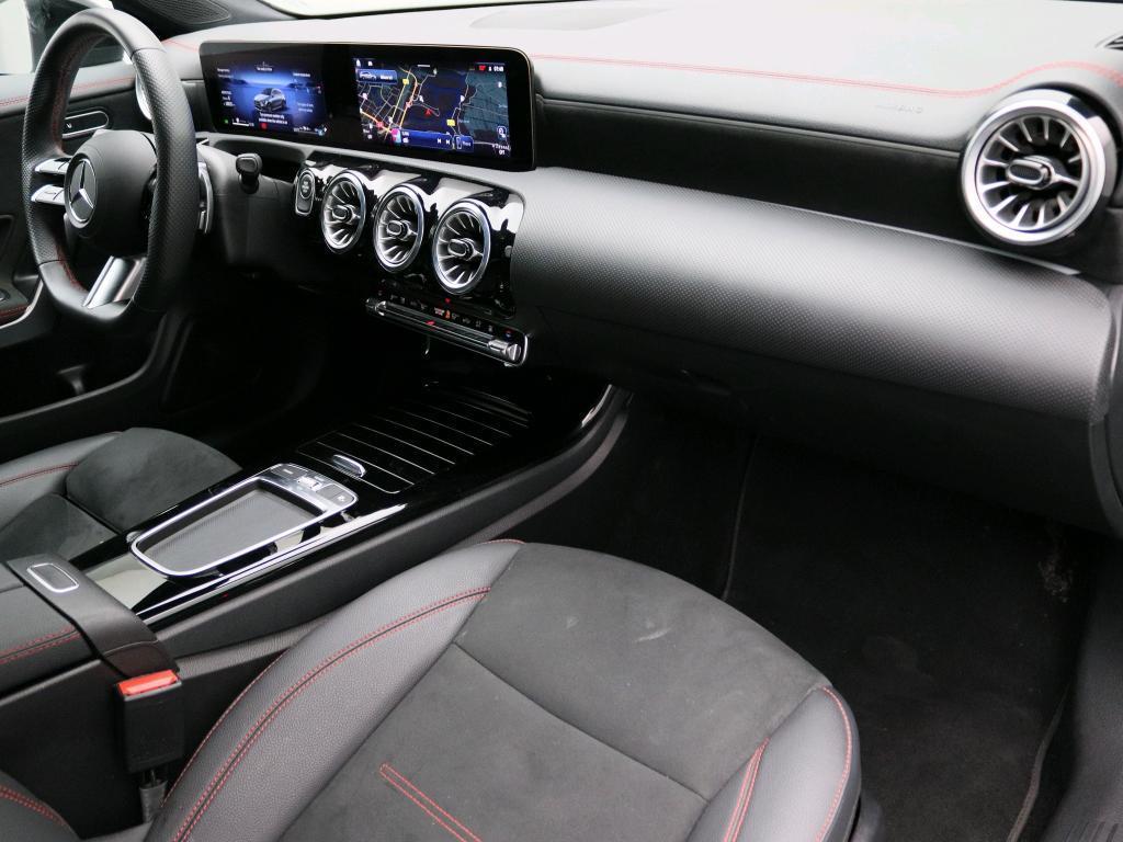 Mercedes-Benz CLA 250 e Star Edition Shooting Brake + AMG LI, Auto's, Mercedes-Benz, CLA, Stof, Gebruikt, Zwart