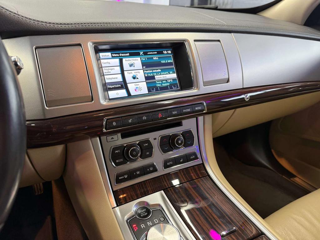 Jaguar XF XF 2.2 D // 1er Propriétaire (bj 2014, automaat), Auto's, Jaguar, Automaat, Gebruikt, 4 cilinders, Regensensor