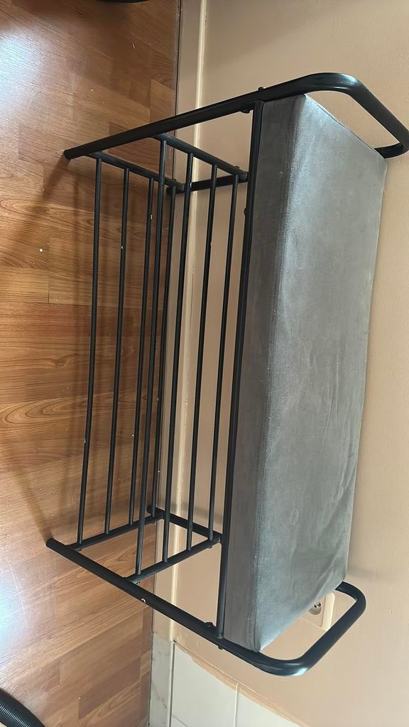 Pouf + étagère a chaussure, Ophalen, Zo goed als nieuw