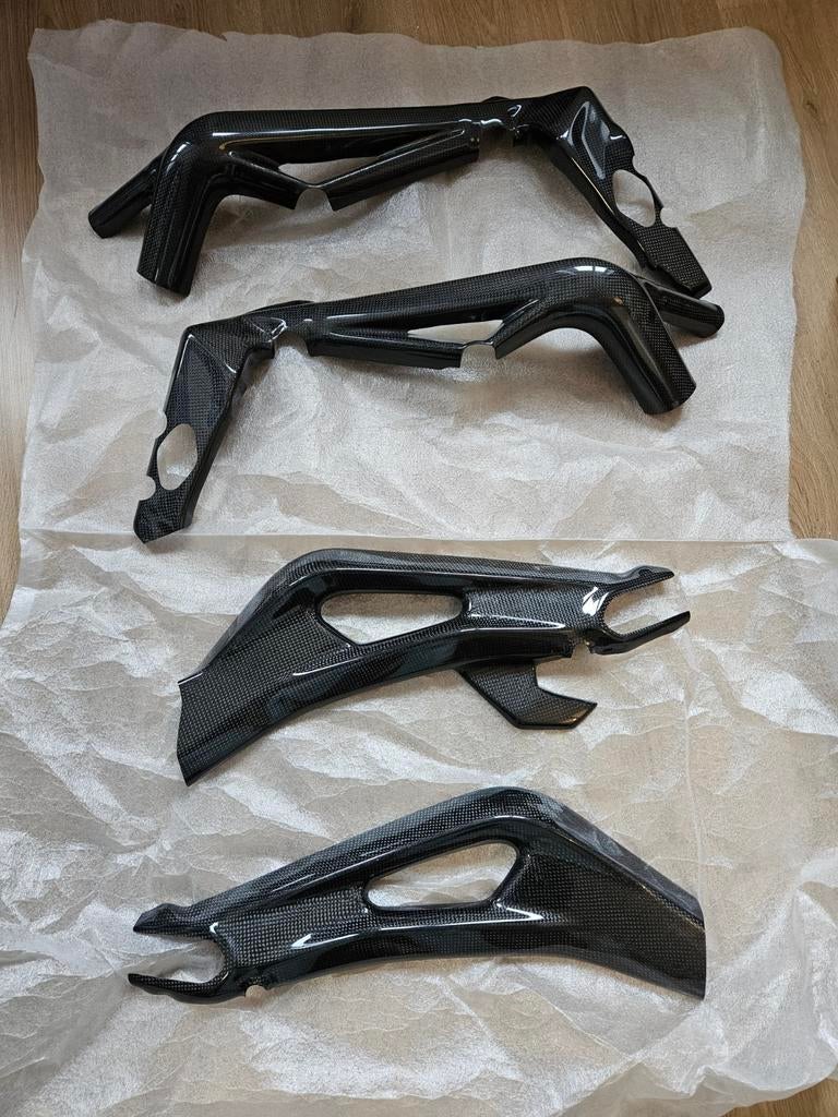 Protection de cadre et bras oscillant triumphe street triple, Motos, Motos | Triumph, Particulier