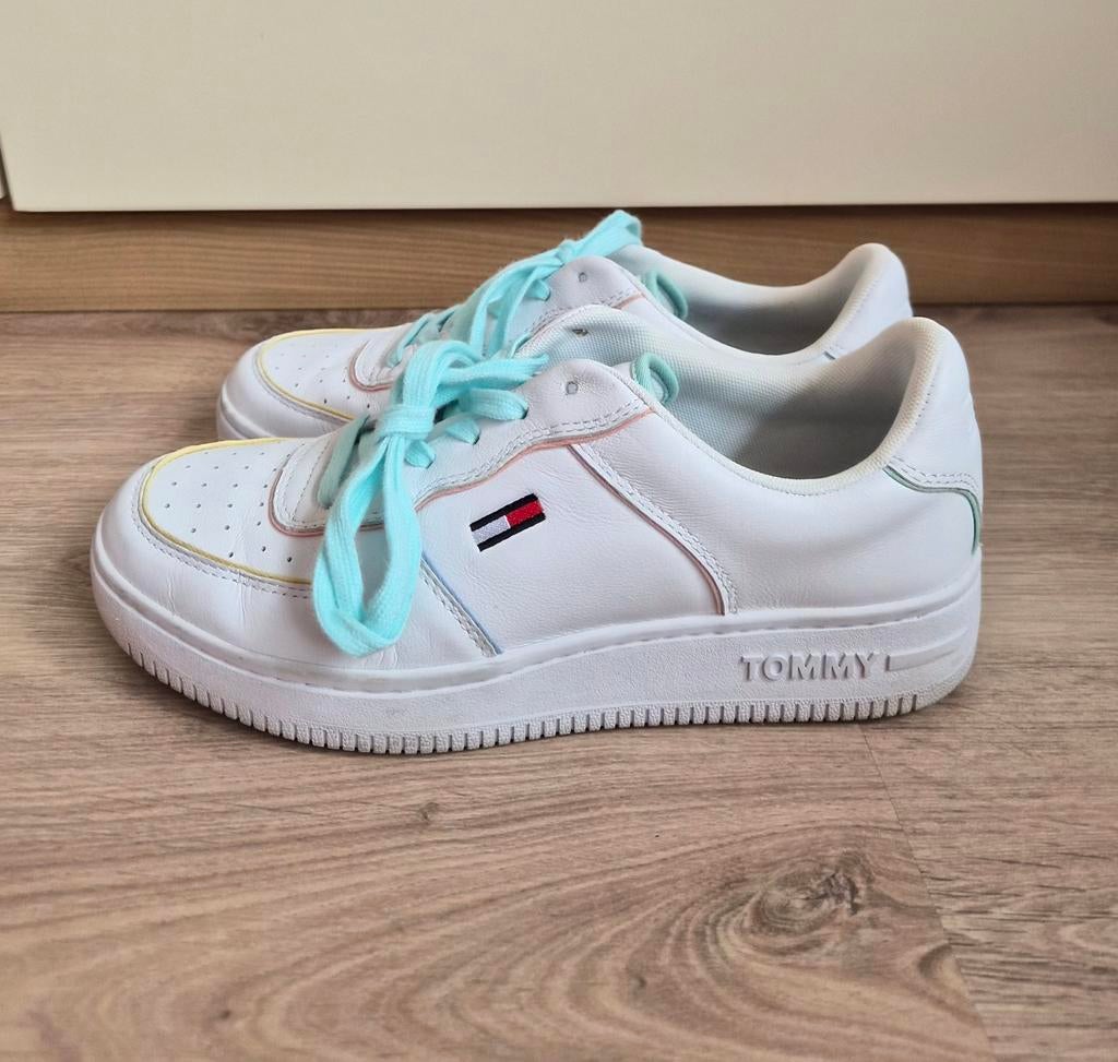 Tommy Jeans witte en pastel Sneakers - maat 39, Kleding | Dames, Schoenen, Gedragen, Sneakers, Wit, Ophalen of Verzenden