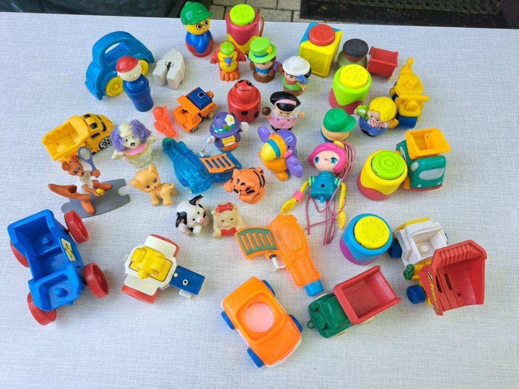 n°24  petites voitures et différentes figurines, Enlèvement, Utilisé