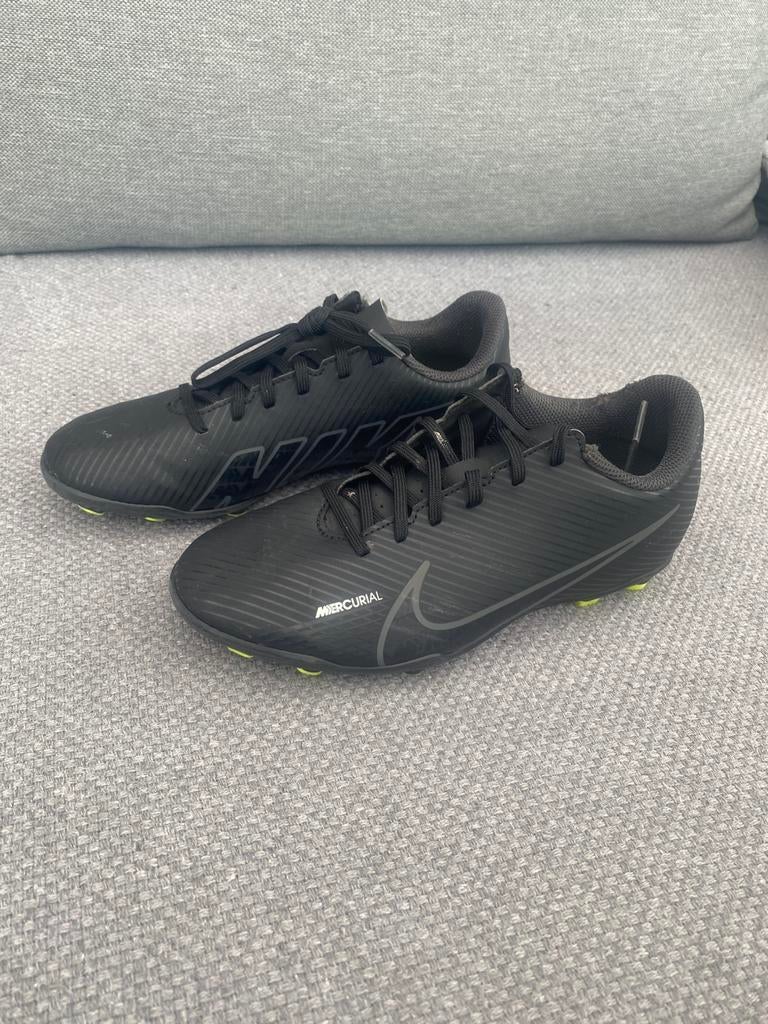 Voetbalschoen nike maat 36,5, Sport en Fitness, Voetbal, Ophalen