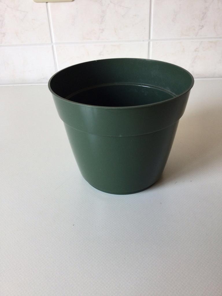 Groene plastieken bloempot - cachepot, Tuin en Terras, Ophalen of Verzenden, Zo goed als nieuw
