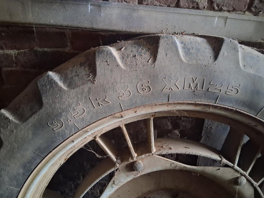 Roues étroites avec jantes pour Ford 8210, Articles professionnels, Enlèvement