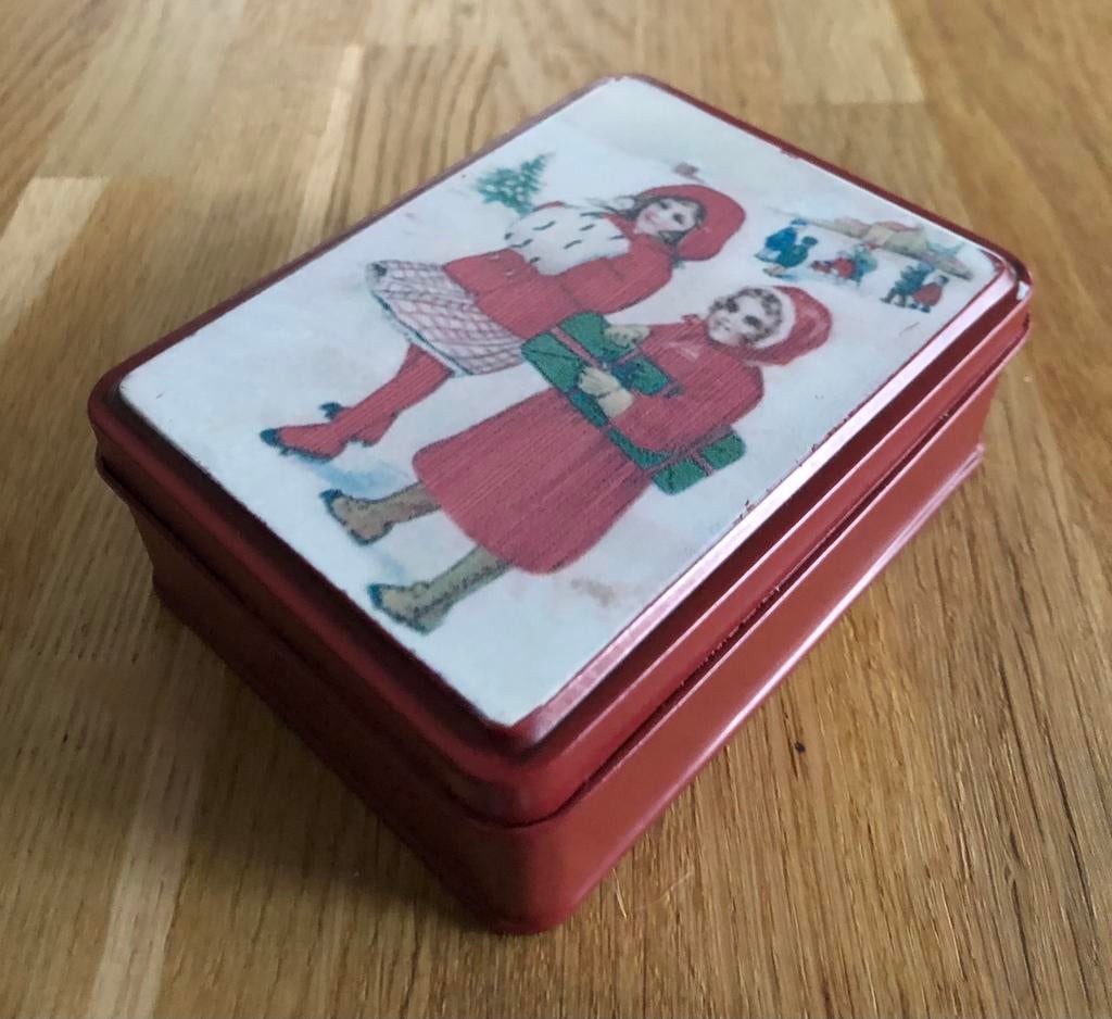 blikken doosje kersttafereel 8x10x4,5 cm, Verzamelen, Ophalen of Verzenden, Zo goed als nieuw