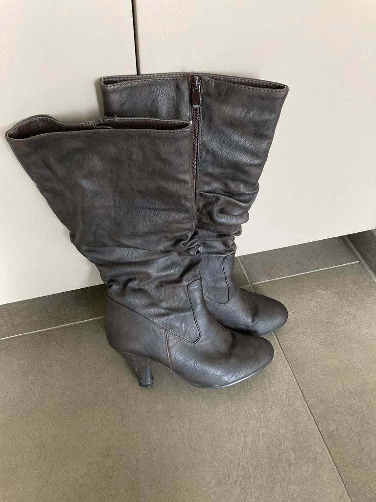 Bruine botten/ laarzen maat 39 zeer goede staat, Hoge laarzen, Bruin, Ophalen of Verzenden, Gedragen