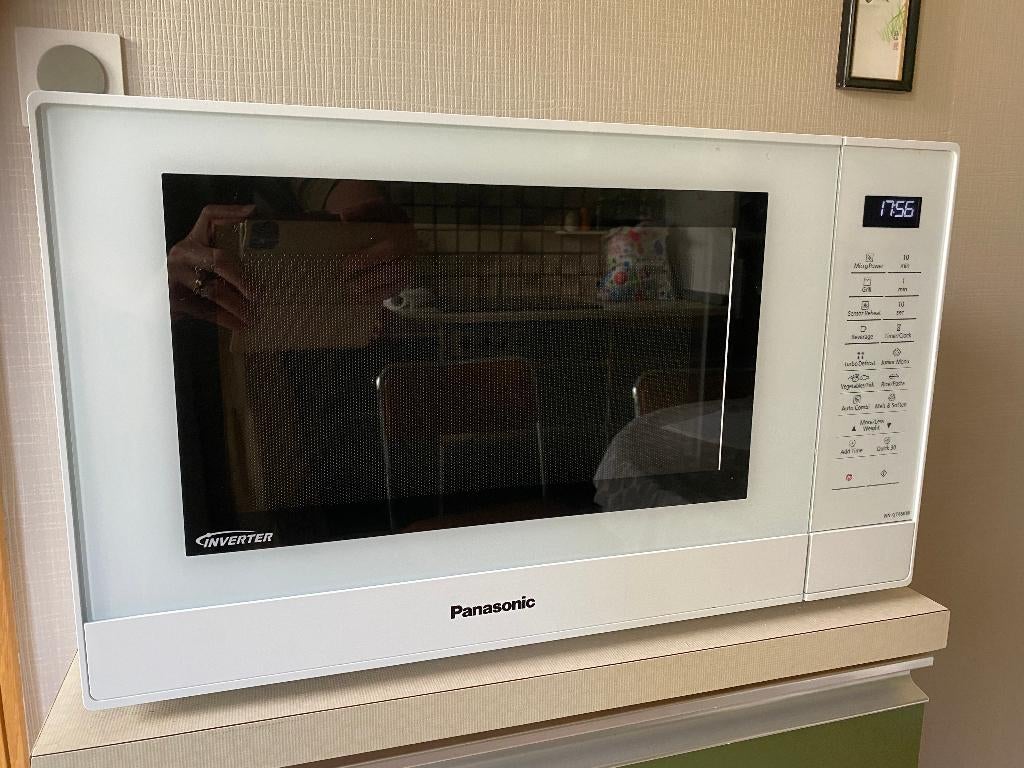 Microgolf Panasonic Inverter NN-GT45KW, Elektronische apparatuur, Microgolfovens, Ophalen, Zo goed als nieuw, Draaiplateau, Combi-microgolfoven