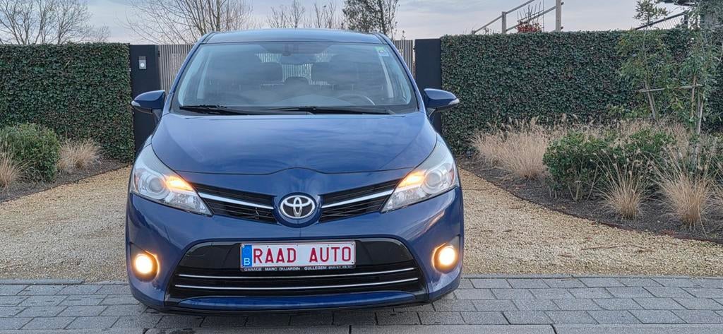 Toyota verso 1.6 _ 82kw _ toit panoramique _ 7 places _ €6B!, Autos, Toyota, Achat, 1586 cm³, Entreprise, 7 places