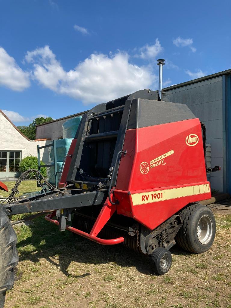 PRESSE À BALLES RONDES VICON RV 1901, Enlèvement, Cultures, Moissonneuse