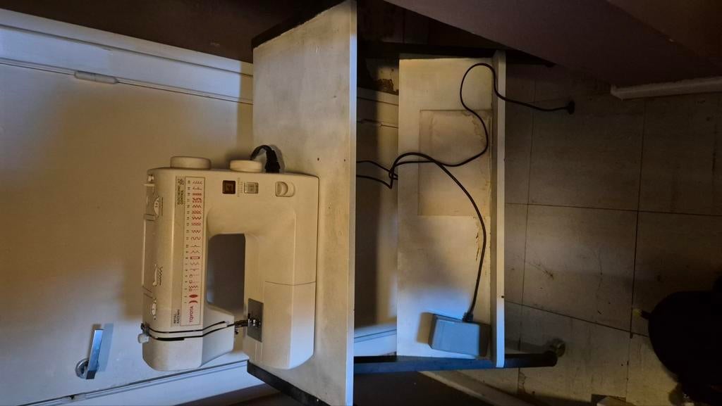 Machine a coudre avec meuble, Enlèvement