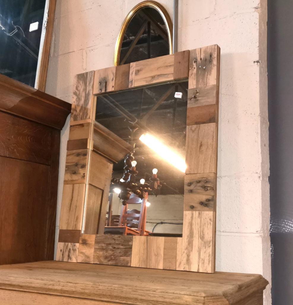 Oude eiken spiegel met kader van wagonplanken 83 x 68, Ophalen, Gebruikt, Minder dan 100 cm, Rechthoekig