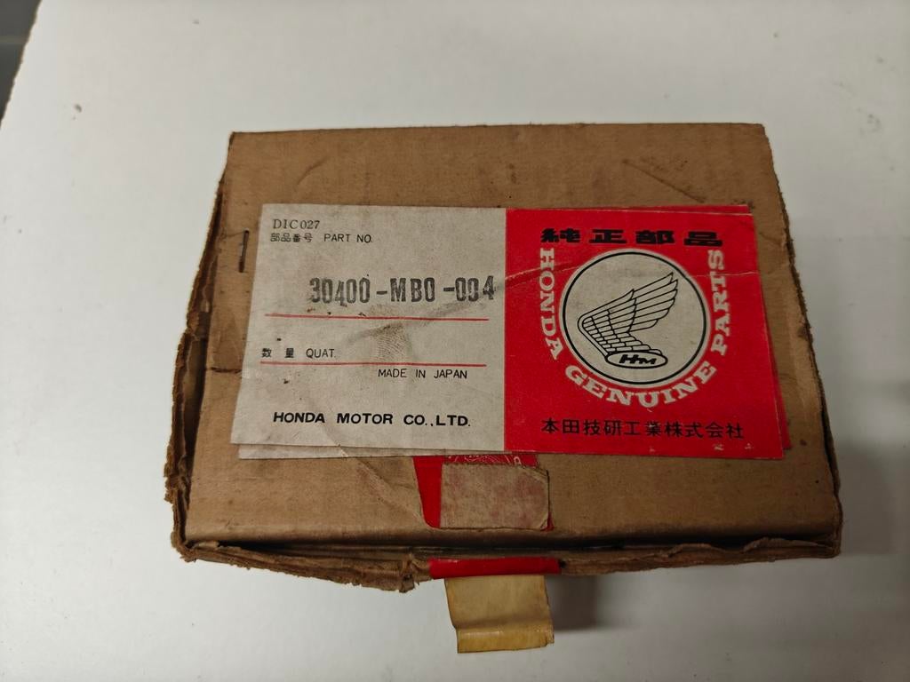 VF750 - VF1100 Spark unit - Honda NOS - Part: 30400MB0004, Motos, Particulier