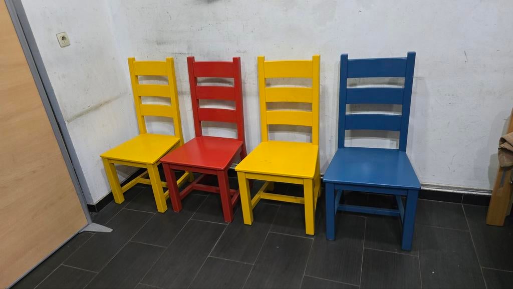 vier houten eikenhouten stoelen drie kleuren jong blauw of r, Ophalen of Verzenden