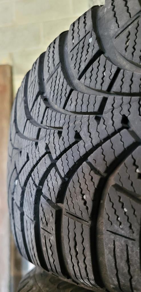 Goodyear Ultra Grip 205/55/16 (4x) + Jantes tôle hiver, Autos : Pièces & Accessoires, Pneus hiver, Enlèvement ou Envoi, 16 pouces