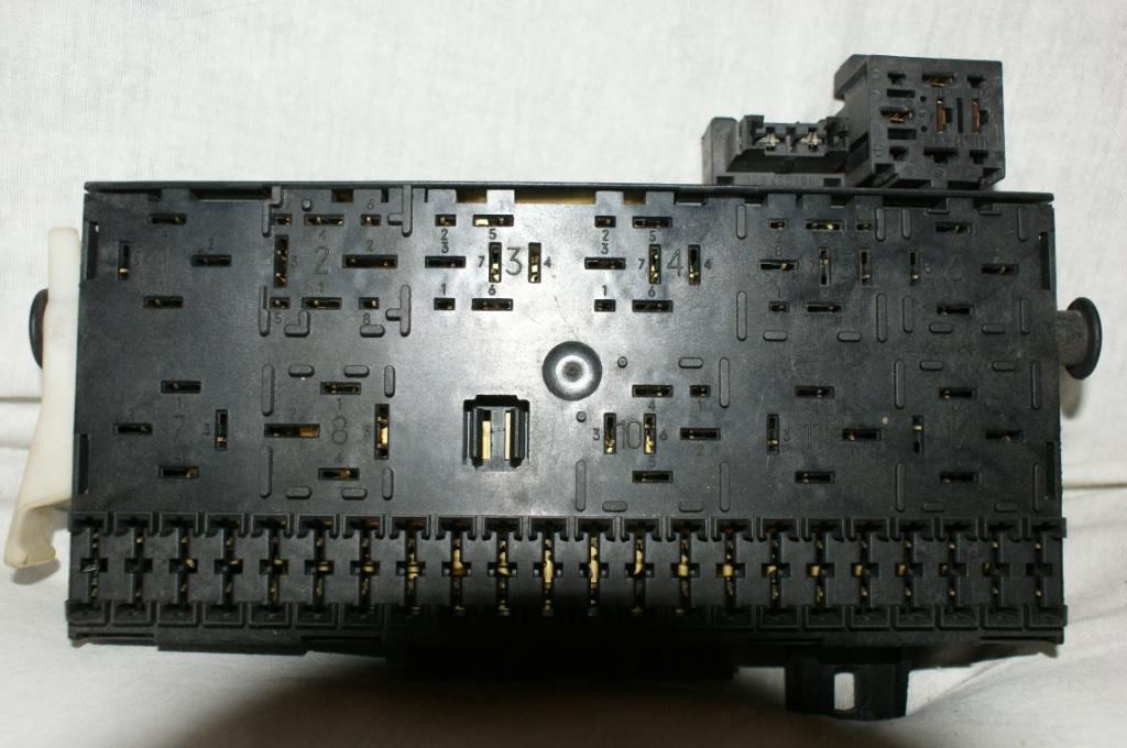 Vw golf 2 zekerings - relais - plongkast origineel ., Autos : Pièces & Accessoires, Enlèvement ou Envoi, Utilisé, Volkswagen