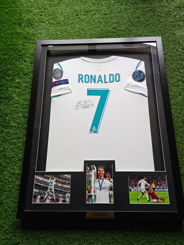 Gesigneerd Voetbaltruitje Cristiano Ronaldo, Ophalen