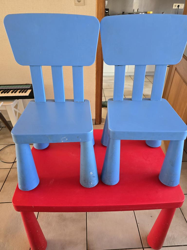 Kinderstoeltje met tafel Ikea, Kinderen en Baby's, Ophalen, Zo goed als nieuw