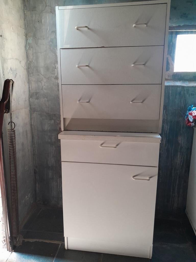 2 Gratis kasten voor garage of tuinhuis.Zie foto's en beschr, Huis en Inrichting, Kasten | Lockerkasten, Gebruikt, Ophalen