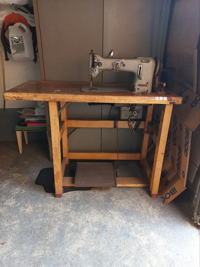 Industriële naaimachine Pfaff, Hobby en Vrije tijd, Naaimachines en Toebehoren, Ophalen, Naaimachine, Pfaff