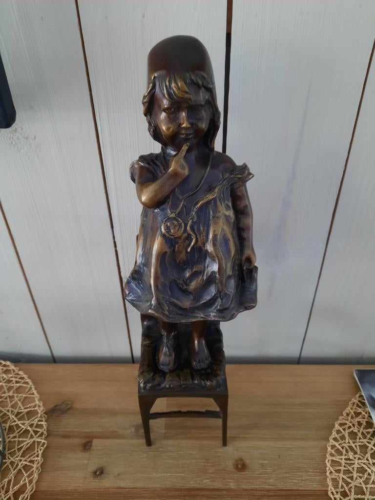 Petite fille sur chaise, Antiquités & Art, Enlèvement