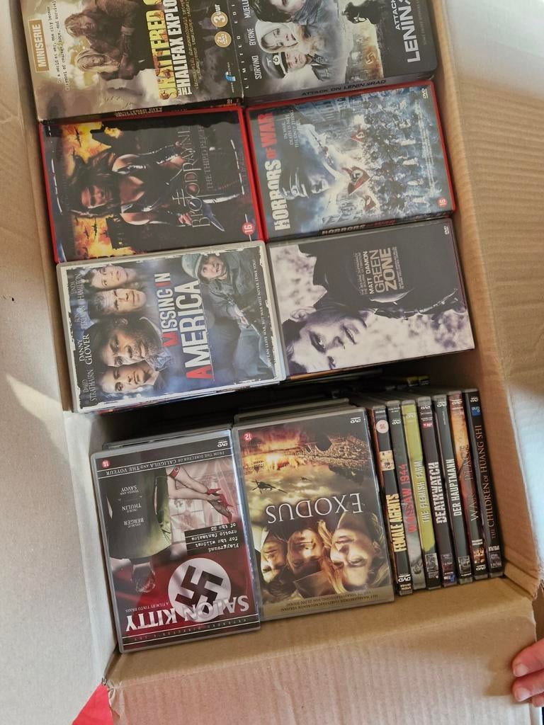 Doos met originele dvd's doos is 79cm breed en 47 cm hoog, Cd's en Dvd's, Ophalen