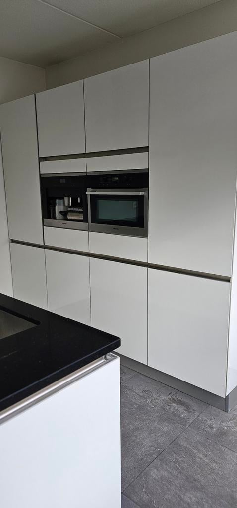 Volledige keuken met helderwit eiland, Ophalen, Wit, Overige typen, Graniet of Steen