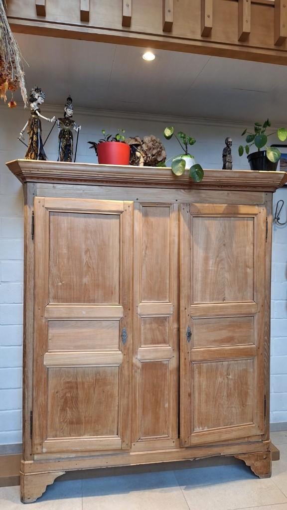 Armoire ancienne massive — 175 cm de large, Avec porte(s), 150 à 200 cm, Enlèvement, Utilisé