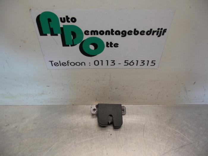 Slotmechaniek Achterklep van een Volkswagen Passat (Passat 9, Gebruikt, -, Volkswagen, -