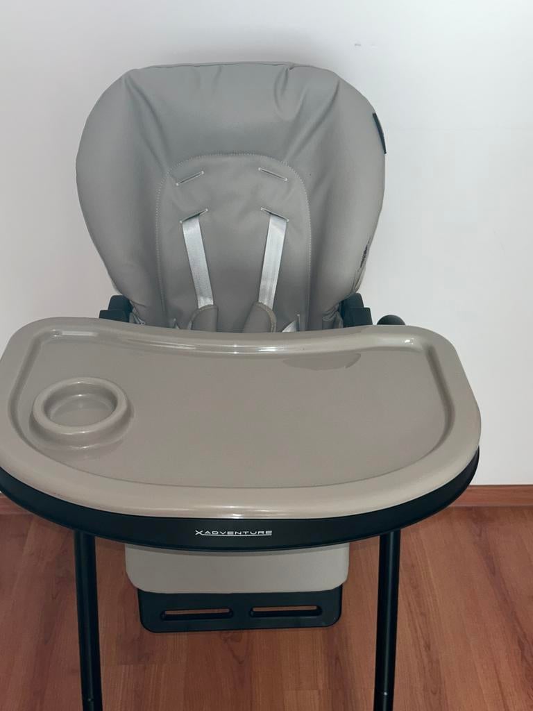 Eetstoel enkel gebruikt bij grootouders, Kinderen en Baby's, Kinderstoelen, Ophalen, Zo goed als nieuw, Inklapstoel, Gordel(s)