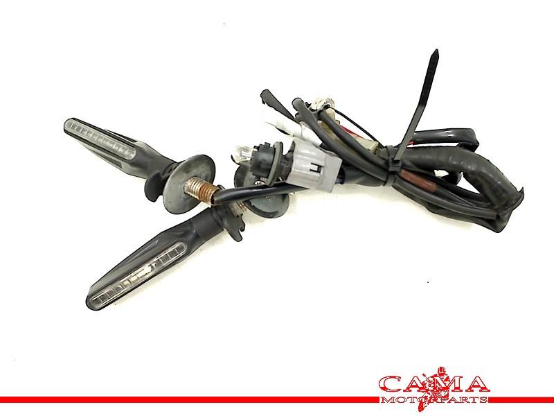 KNIPPERLICHT XJ 6 2009-2012 (XJ6 XJ6S XJ6N Diversion), Dhr. S. di Majo, Gebruikt, Info@cama-motorparts.nl, P.J. Troelstraweg 8 8
3144 CX  MAASSLUIS, NL