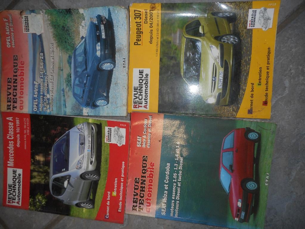 LIVRE TECHNIQUE POUR ANCIENS VEHICULE, Boeken, Auto's | Boeken, Ophalen of Verzenden, Gelezen, Mercedes