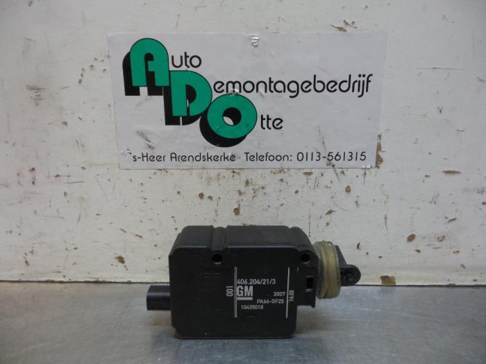 Moteur verrouillage centrale des portes d'un Opel Combo (Com, Autos : Pièces & Accessoires, Carrosserie & Tôlerie, Opel, Utilisé