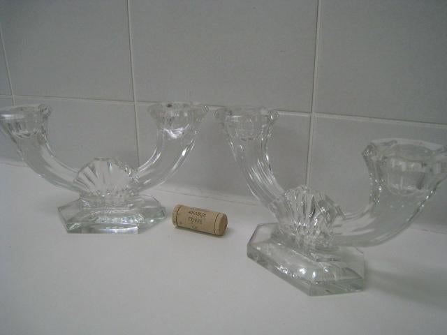 2 antieke glazen kandelaars met 2 armen, Antiek en Kunst, Ophalen