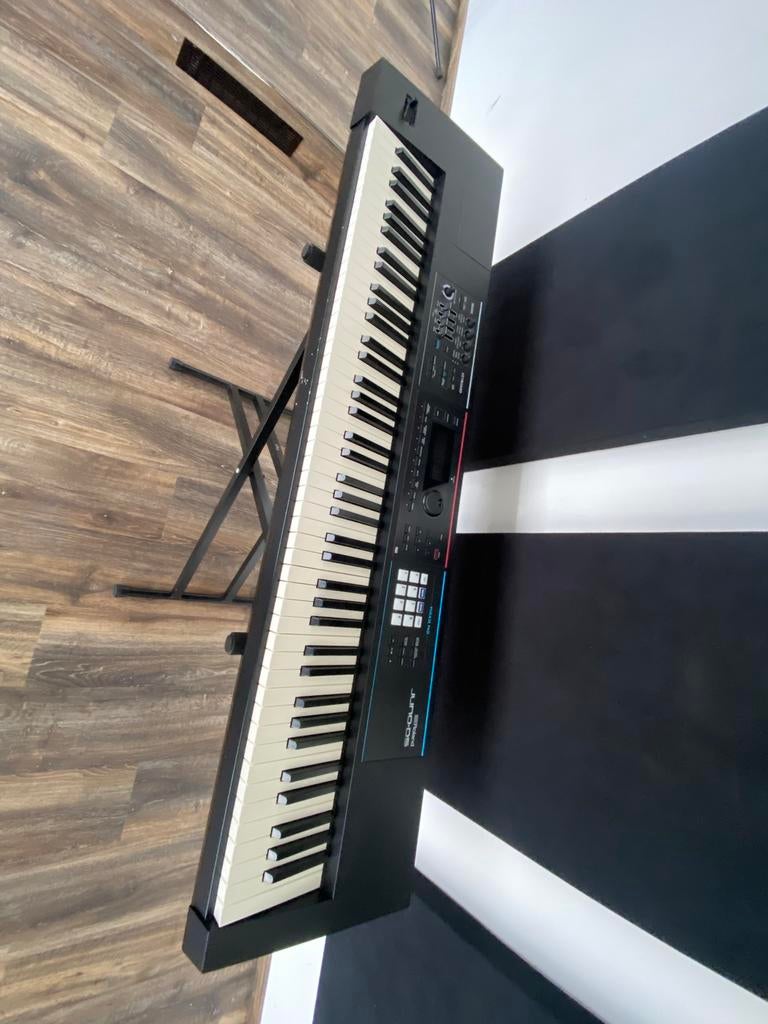 Roland Juno keyboard, Muziek en Instrumenten, Ophalen, Zo goed als nieuw, Roland