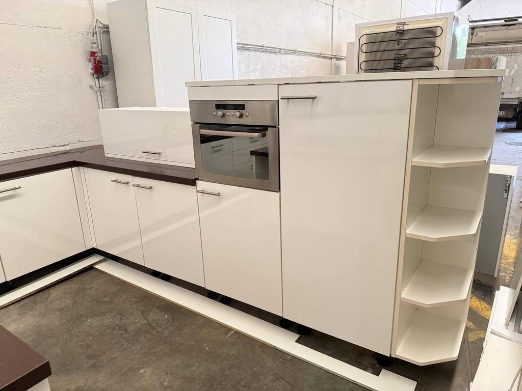 #15 Uitgeruste keuken met centraal eiland, Huis en Inrichting, Ophalen, Crème, Composiet, Met kookeiland