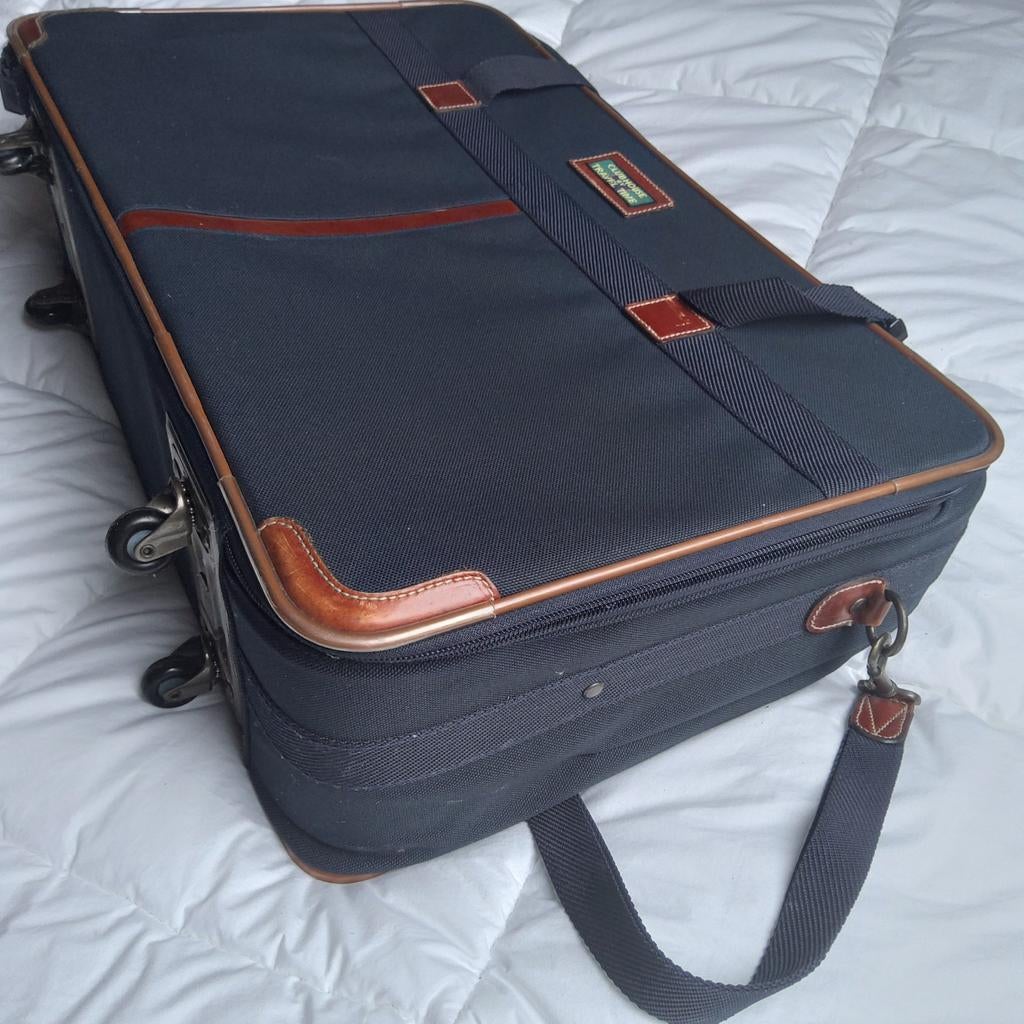 Donkerblauwe reiskoffer op wielen., Handtassen en Accessoires, Tassen | Reistassen en Weekendtassen, Ophalen, Zo goed als nieuw