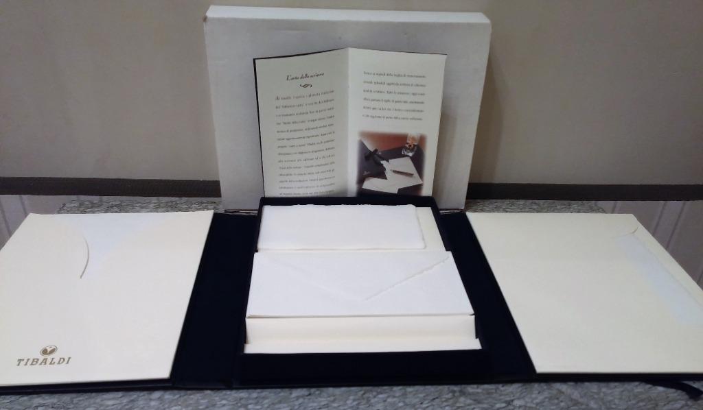 Papier fait main dans un set d'écriture cuir de luxe Tibaldi, Enlèvement ou Envoi, Neuf