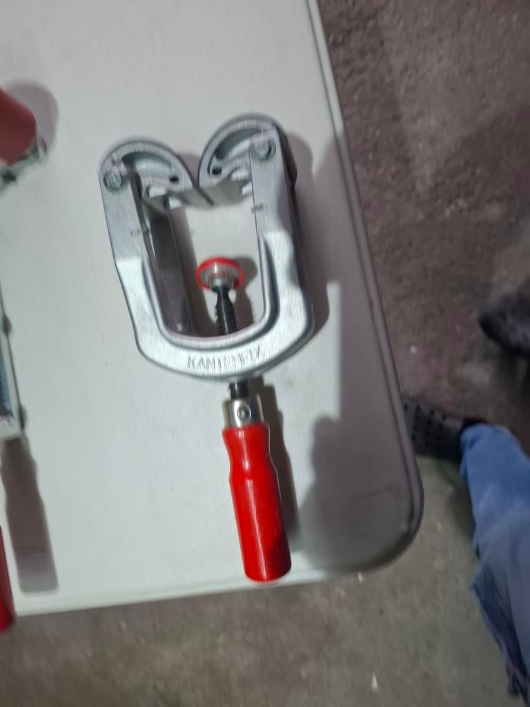 BESSEY VOOR VELDEN EN HOEKEN, Ophalen