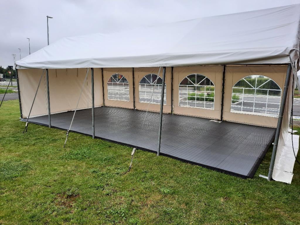 louer un plancher de tente, Hobby & Loisirs créatifs, Articles de fête | Location, Comme neuf, Enlèvement ou Envoi